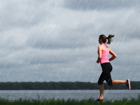 5 ข้อควรระวังในการออกกำลังกายช่วงฤดูฝน